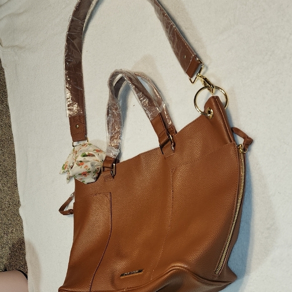 Steve Madden Tan Shoulder Bag with Floral Accent - Picture 5 of 10